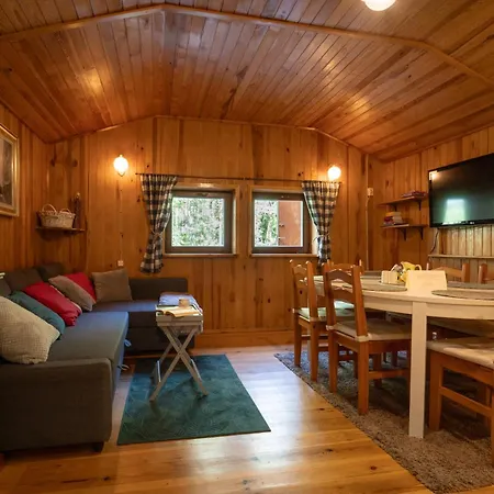 Miedzy Sosnami Hébergement de vacances Jedwabno